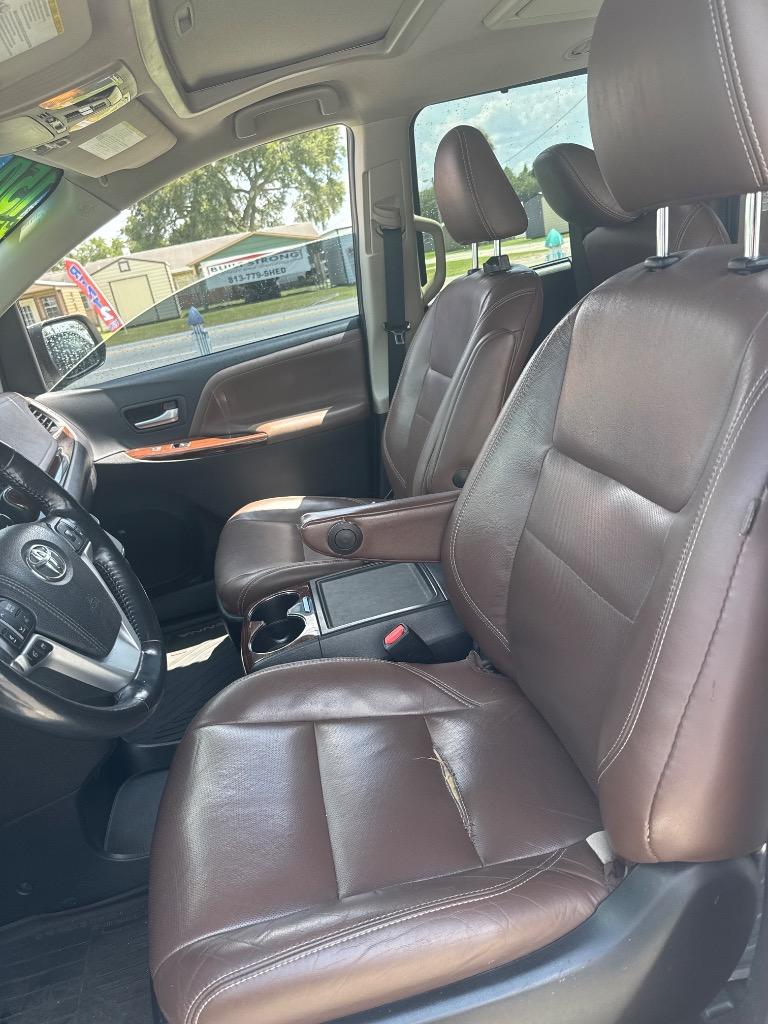 2017 Toyota Sienna - $17,900
