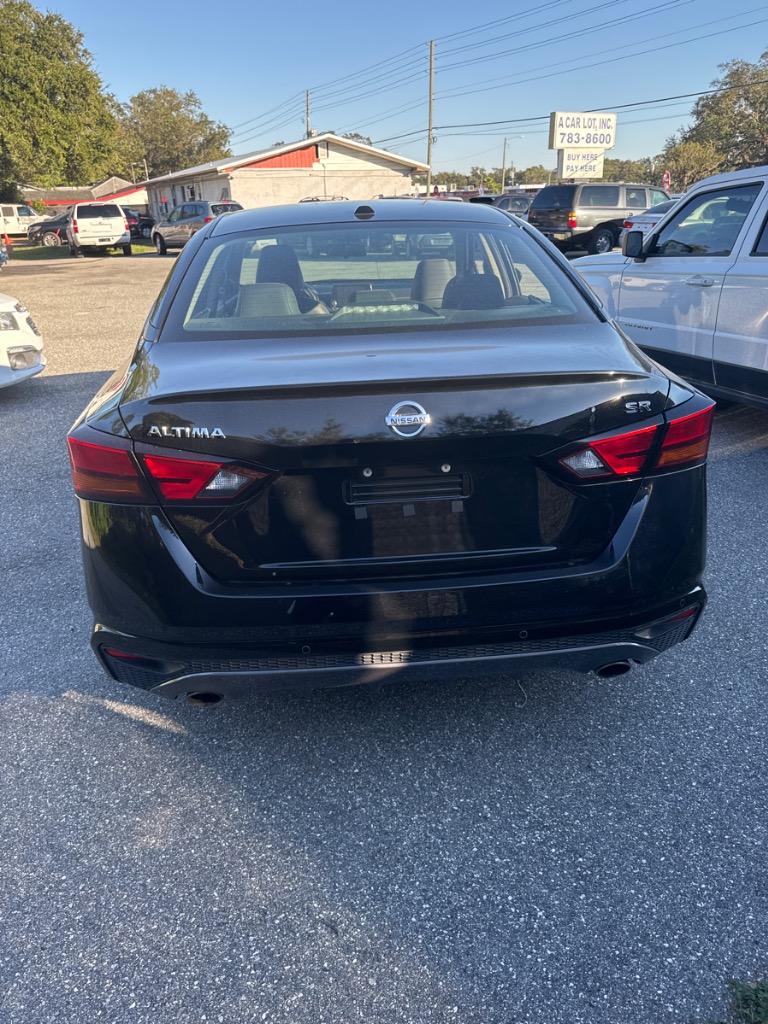 2022 Nissan Altima SR photo