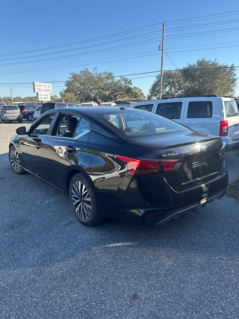 2022 Nissan Altima SR photo