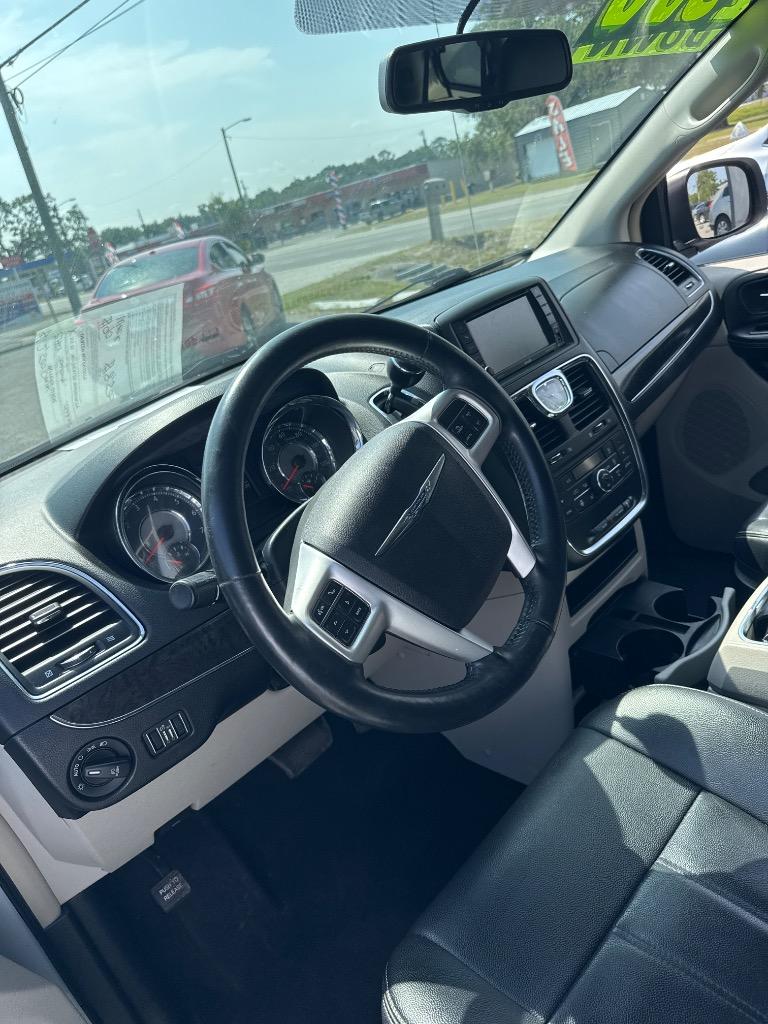 2016 Chrysler Town & Country Touring photo
