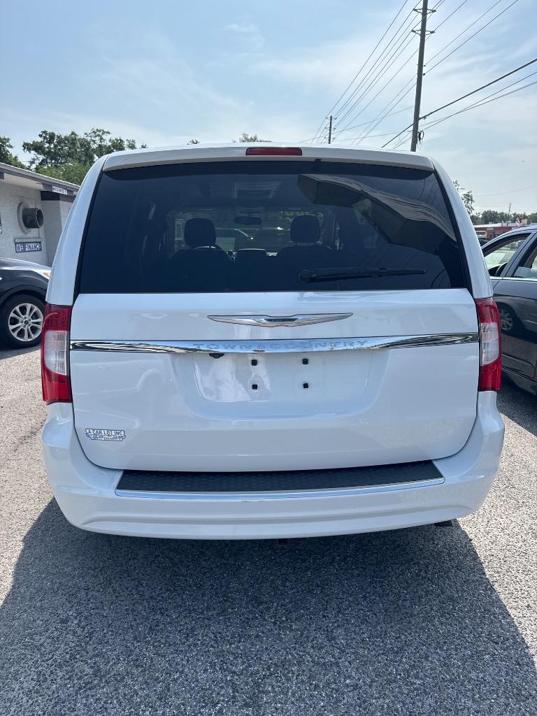 2016 Chrysler Town & Country Touring photo