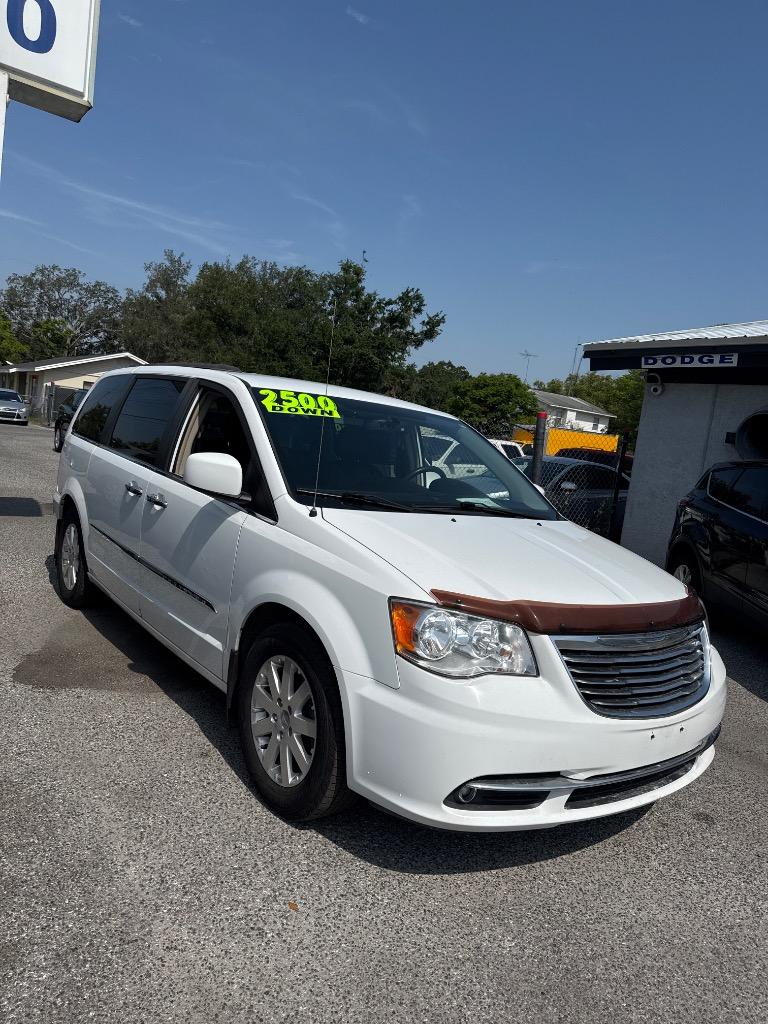 2016 Chrysler Town & Country Touring photo