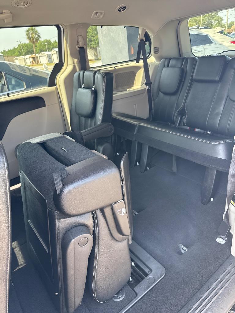 2016 Chrysler Town & Country Touring photo