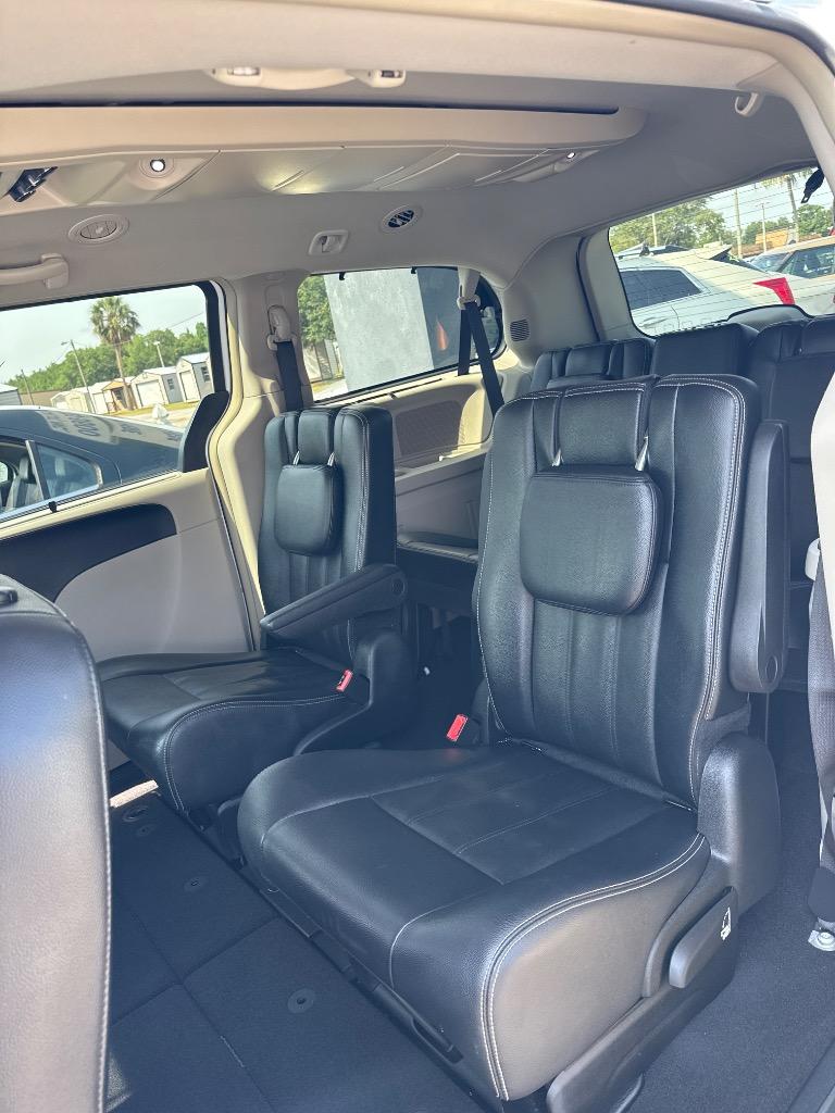 2016 Chrysler Town & Country Touring photo