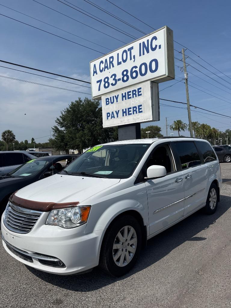 2016 Chrysler Town & Country Touring photo