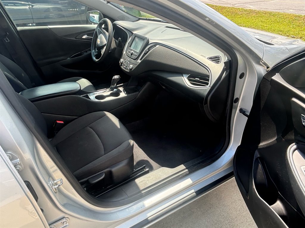 2017 Chevrolet Malibu LS photo