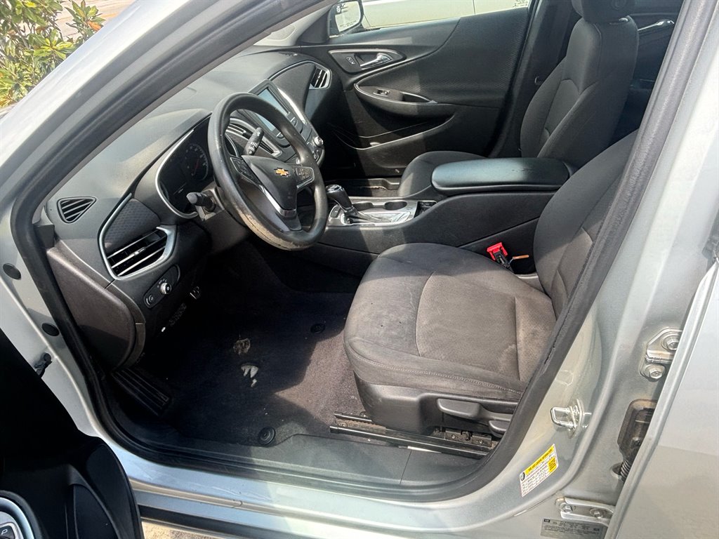 2017 Chevrolet Malibu LS photo