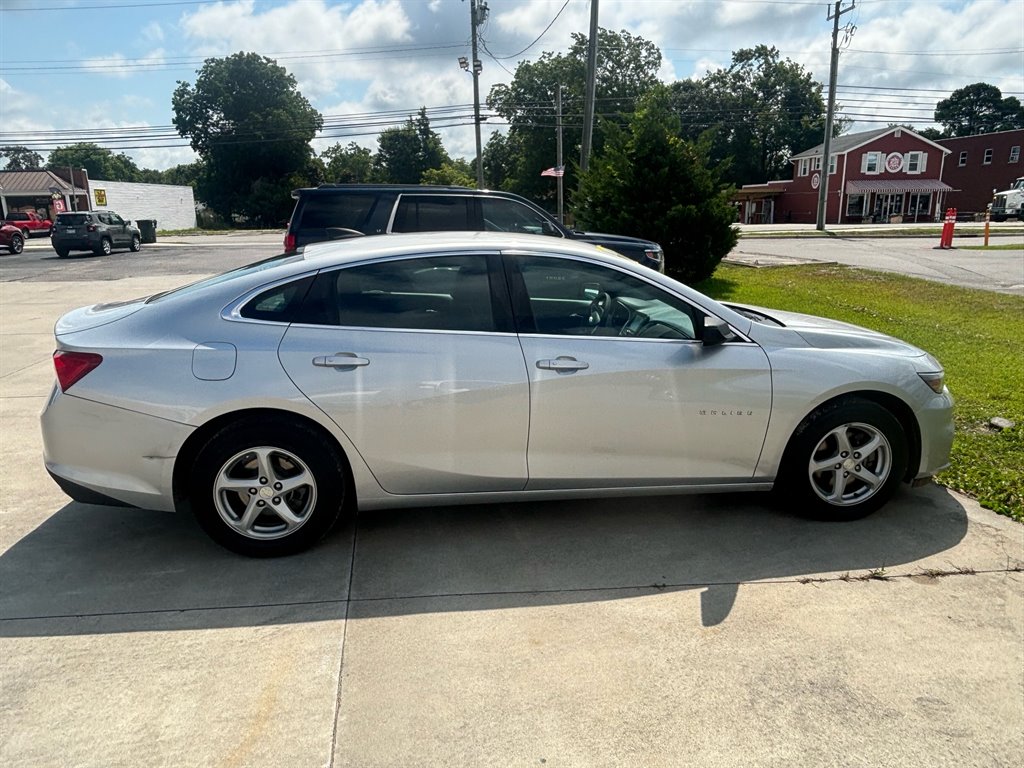 2017 Chevrolet Malibu LS photo