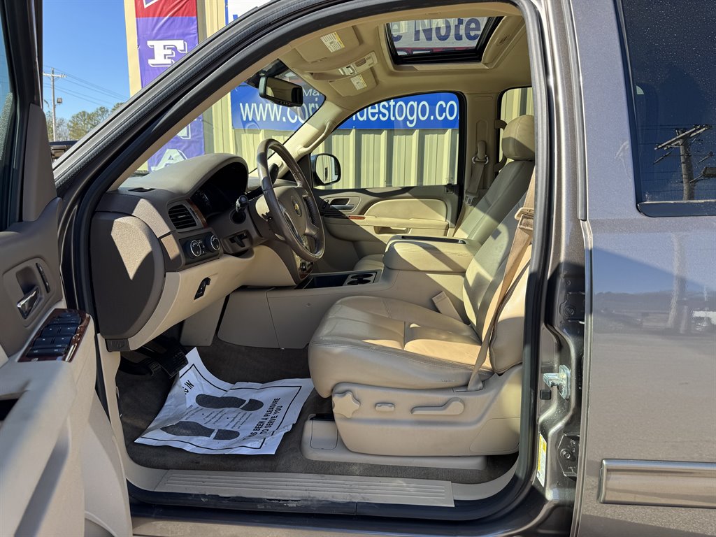 2013 Chevrolet Suburban LT 1500 photo