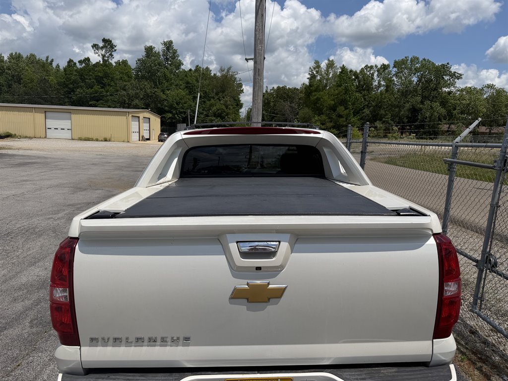 2013 Chevrolet Avalanche - $14,995