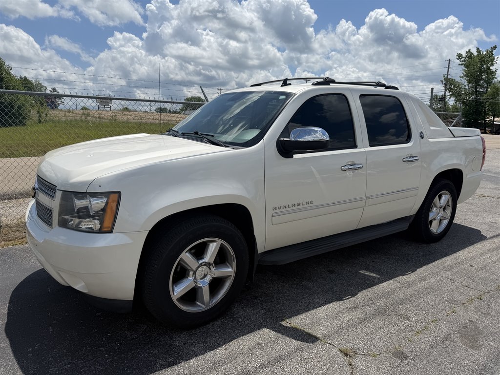 2013 Chevrolet Avalanche - $14,995