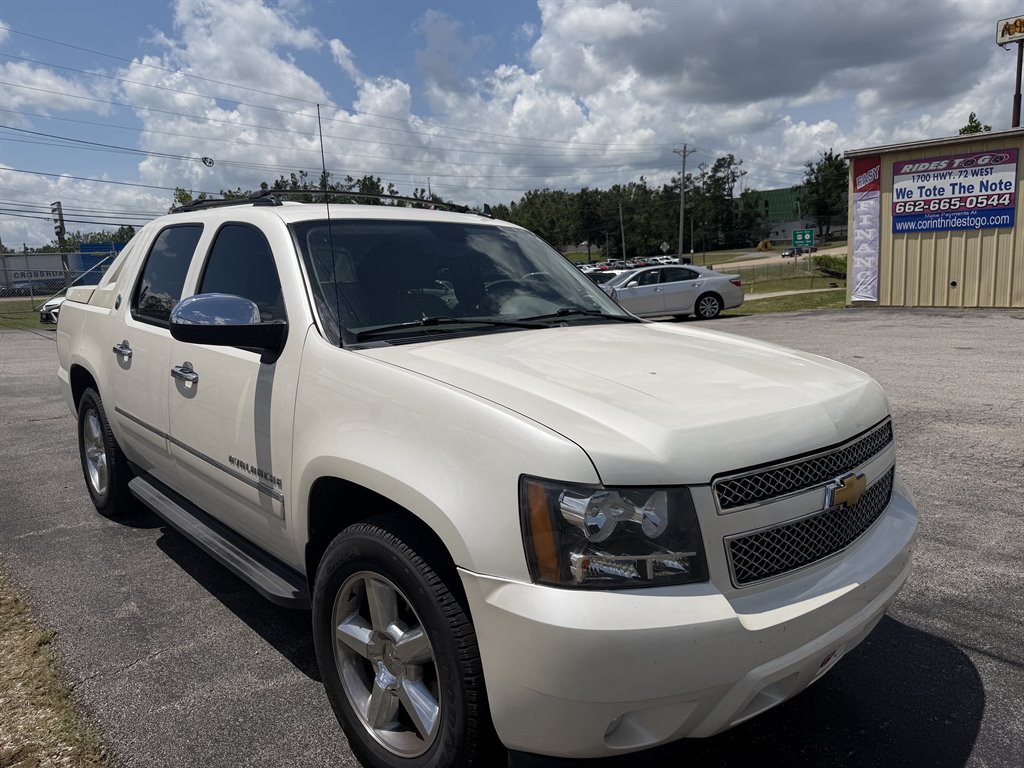 2013 Chevrolet Avalanche - $14,995