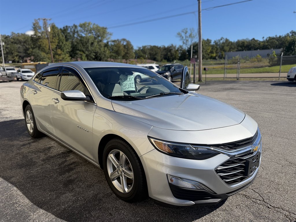 2022 Chevrolet Malibu - $13,900