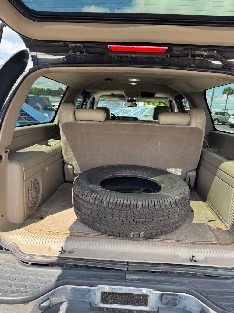 2005 Chevrolet Suburban 1500 LS photo