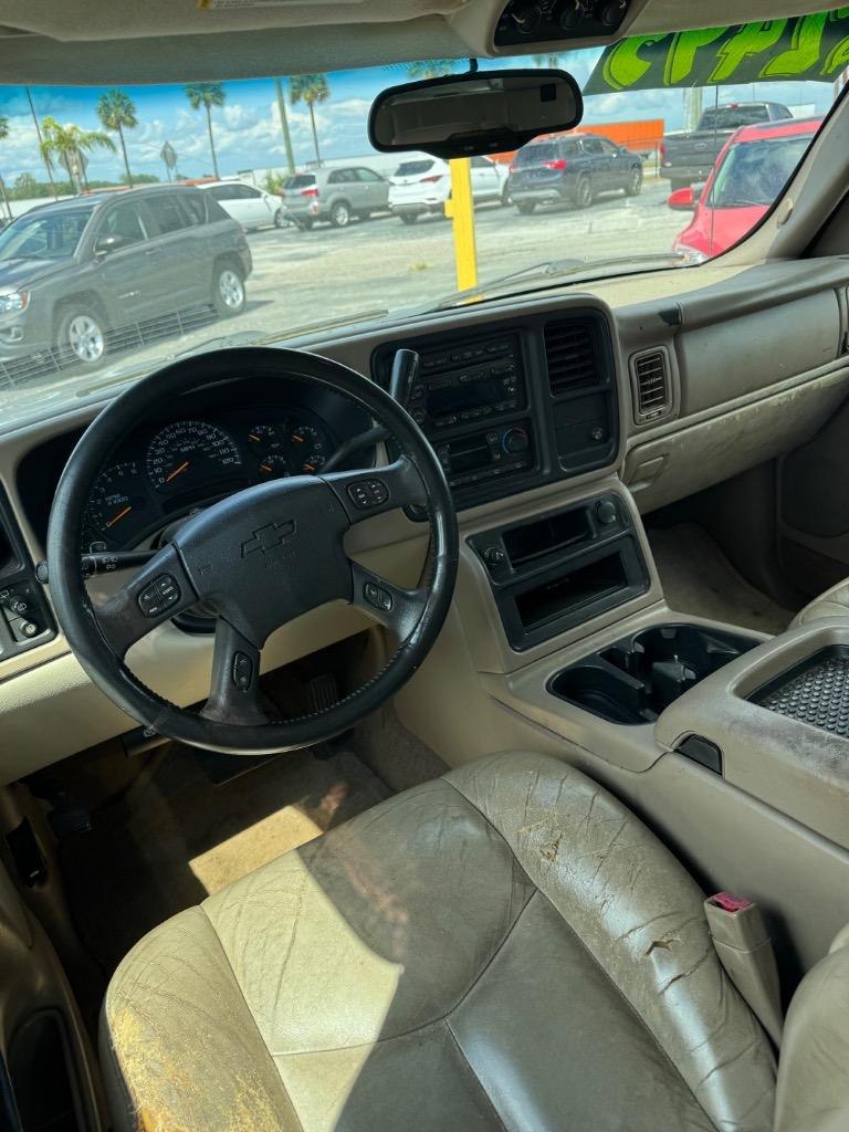 2005 Chevrolet Suburban 1500 LS photo