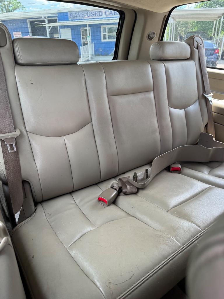 2005 Chevrolet Suburban 1500 LS photo