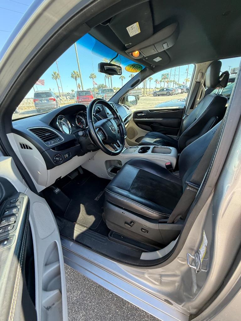2017 Dodge Grand Caravan - $8,995