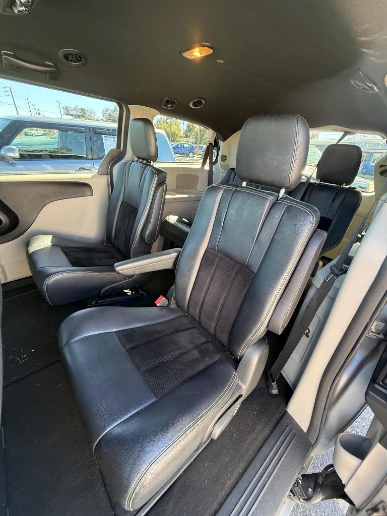 2017 Dodge Grand Caravan - $8,995