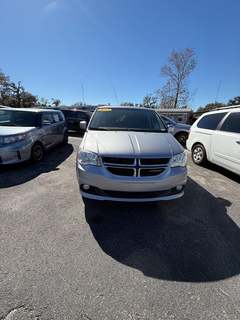 2017 Dodge Grand Caravan - $8,995