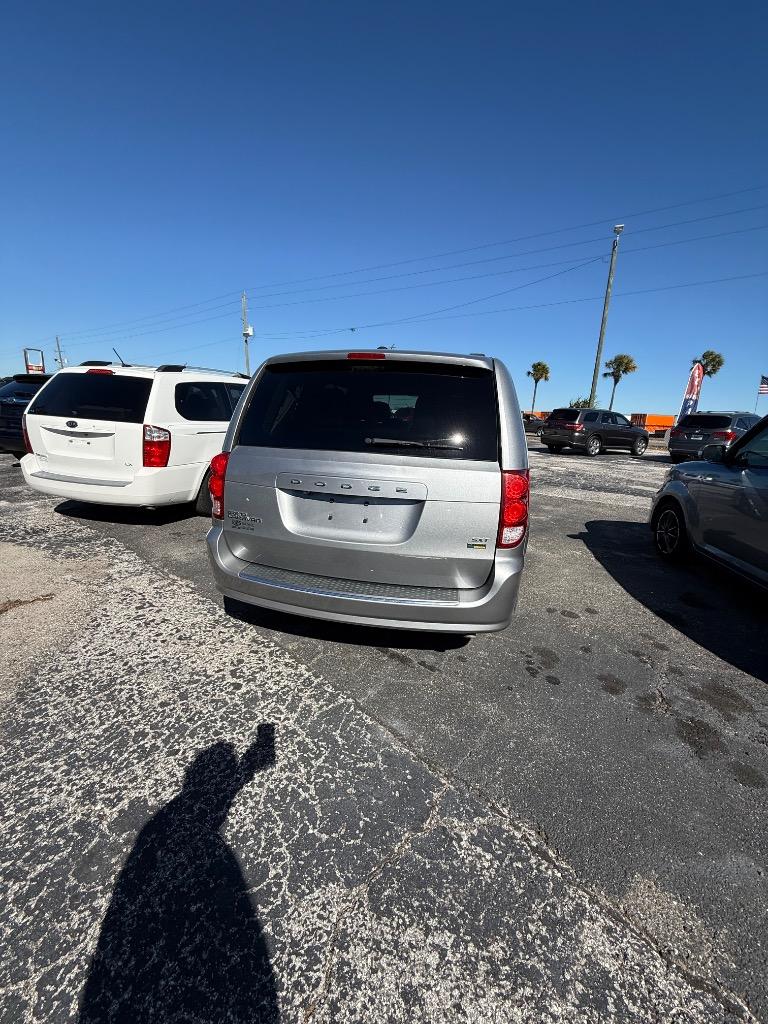 2017 Dodge Grand Caravan - $8,995