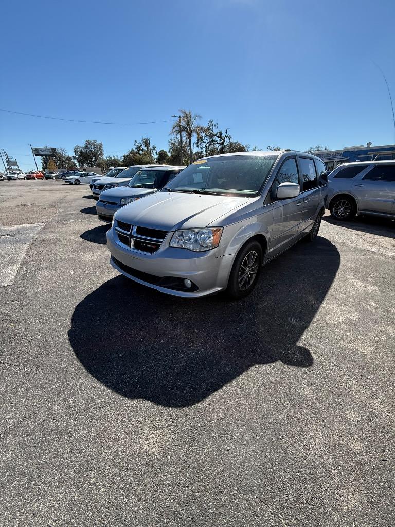 2017 Dodge Grand Caravan - $8,995