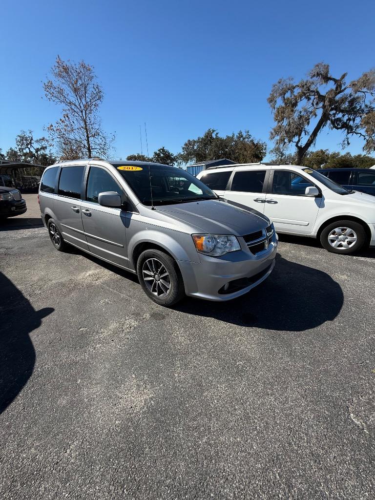 2017 Dodge Grand Caravan - $8,995