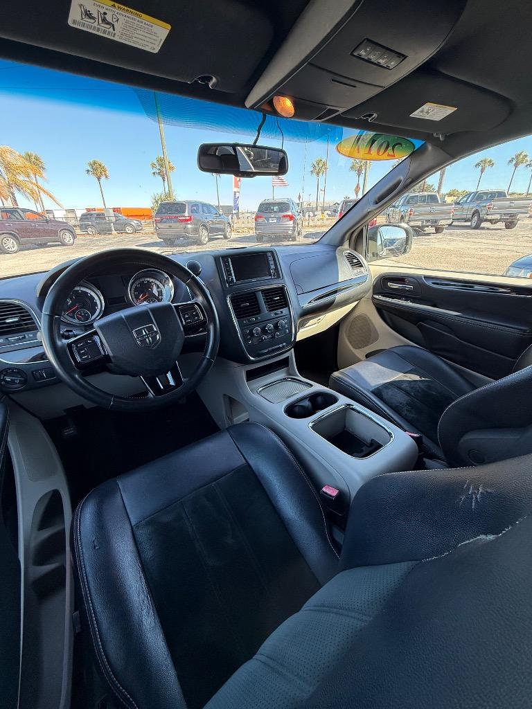2017 Dodge Grand Caravan - $8,995