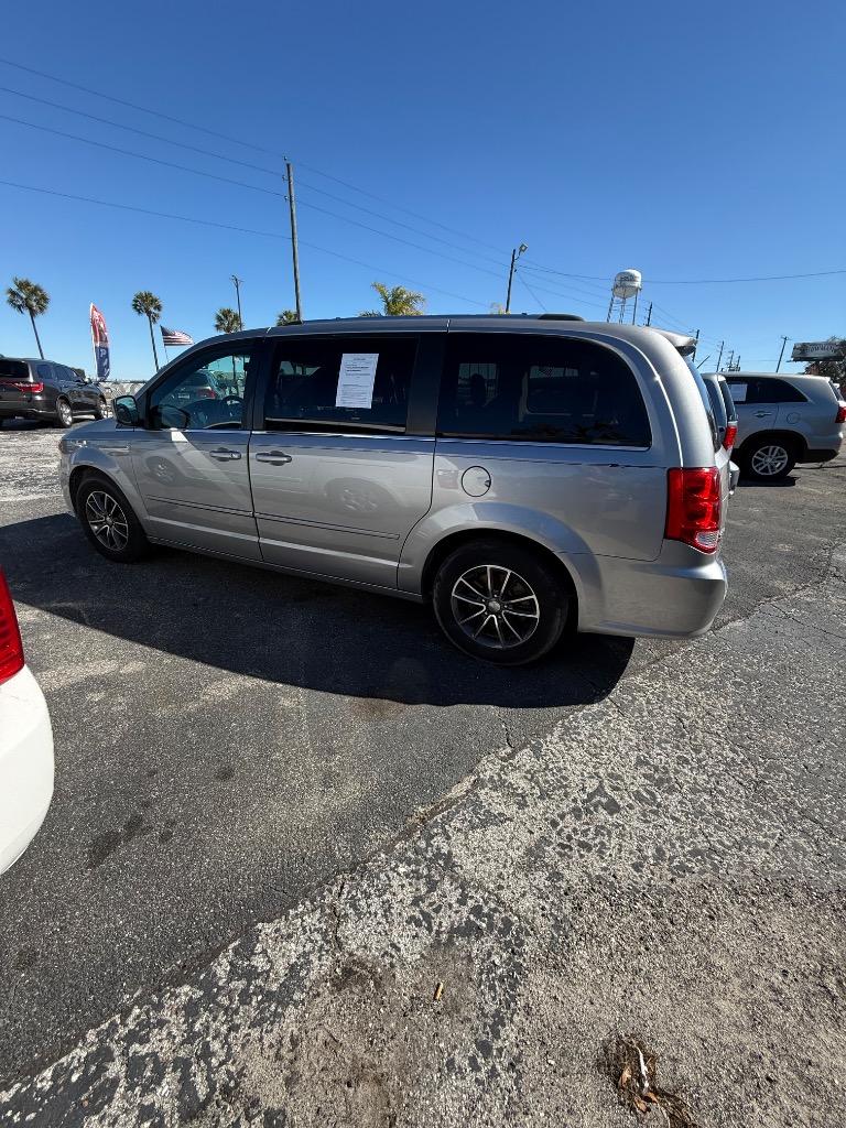 2017 Dodge Grand Caravan - $8,995