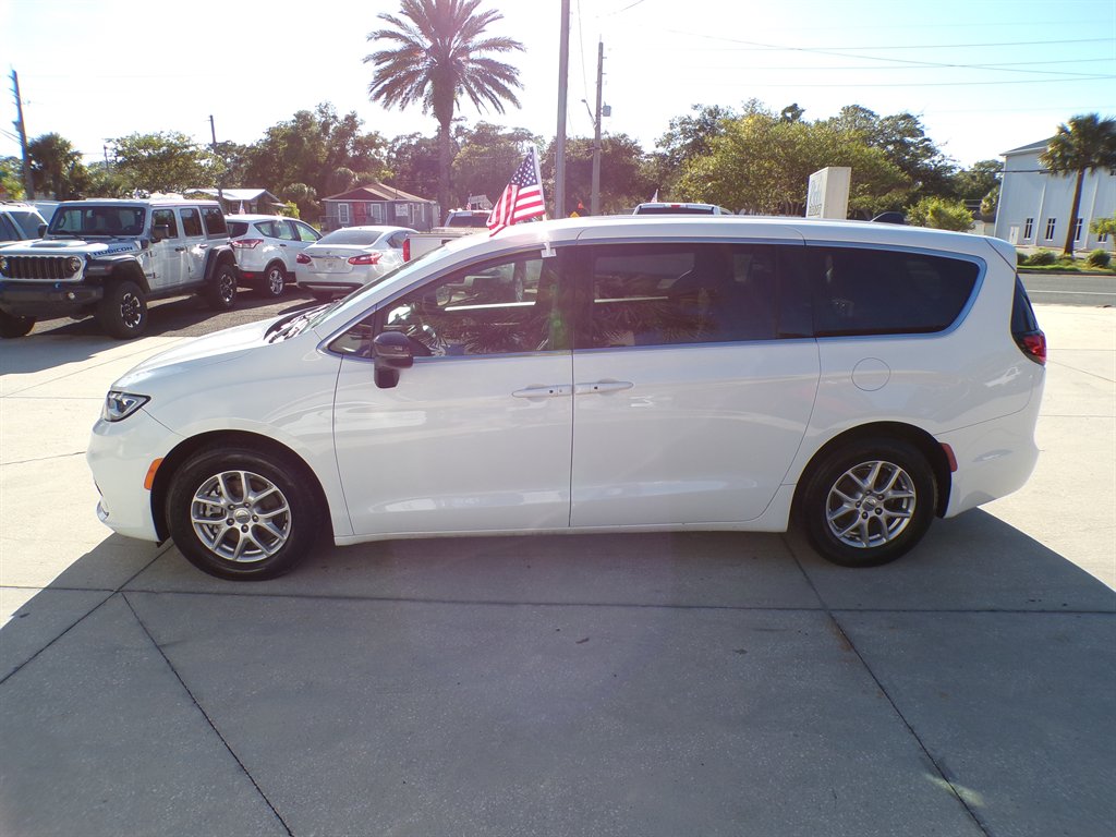 2024 Chrysler Pacifica - $26,950