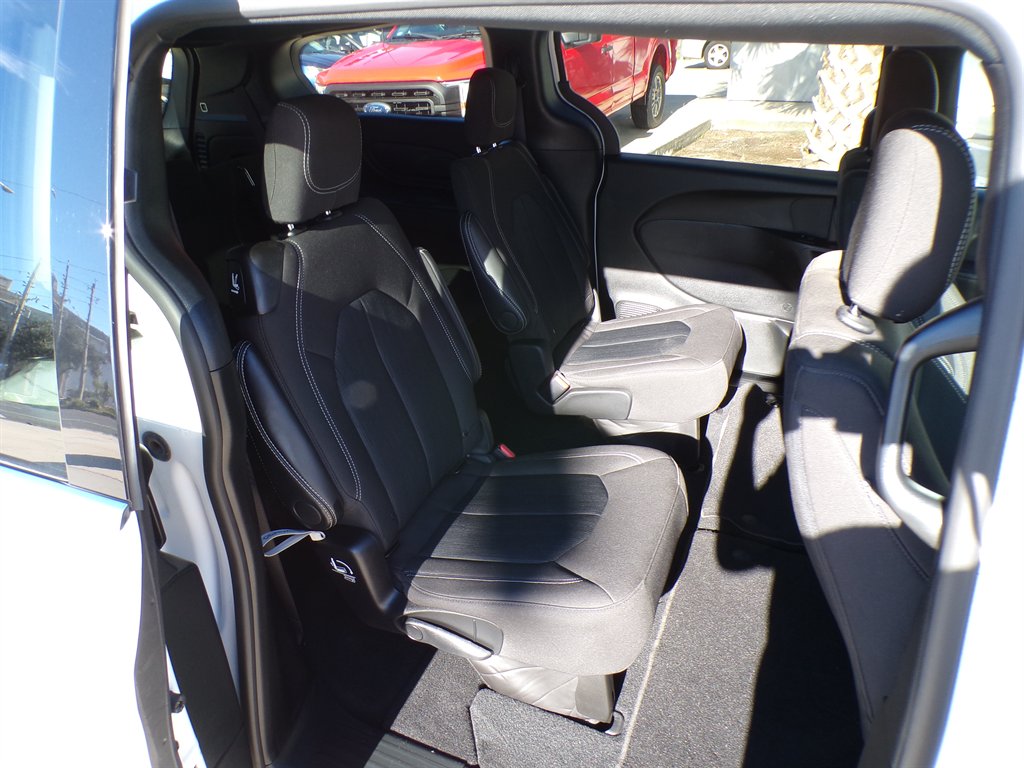 2024 Chrysler Pacifica - $26,950