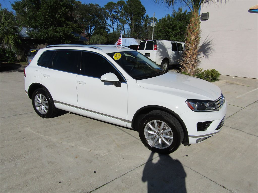 2016 Volkswagen Touareg Sport photo