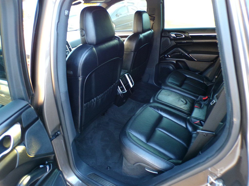 2016 Porsche Cayenne - $15,500