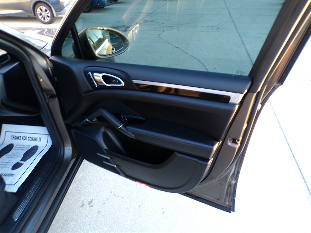 2016 Porsche Cayenne - $15,500