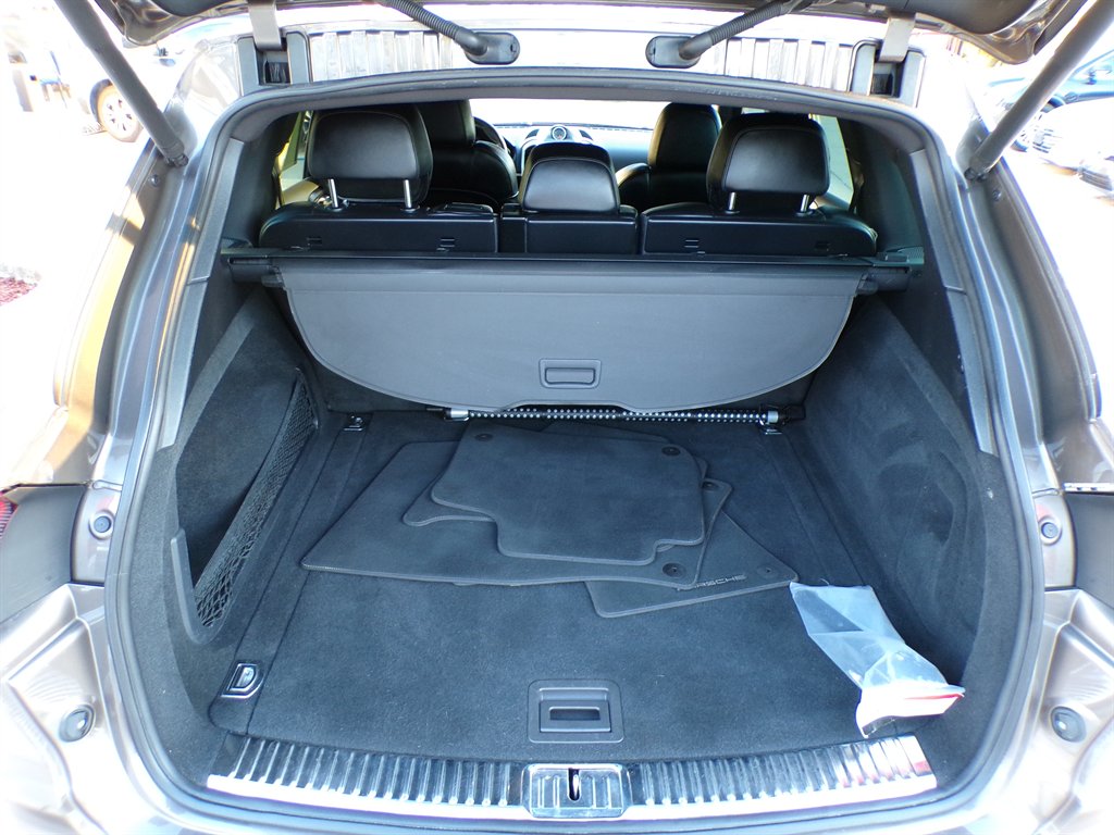 2016 Porsche Cayenne - $15,500