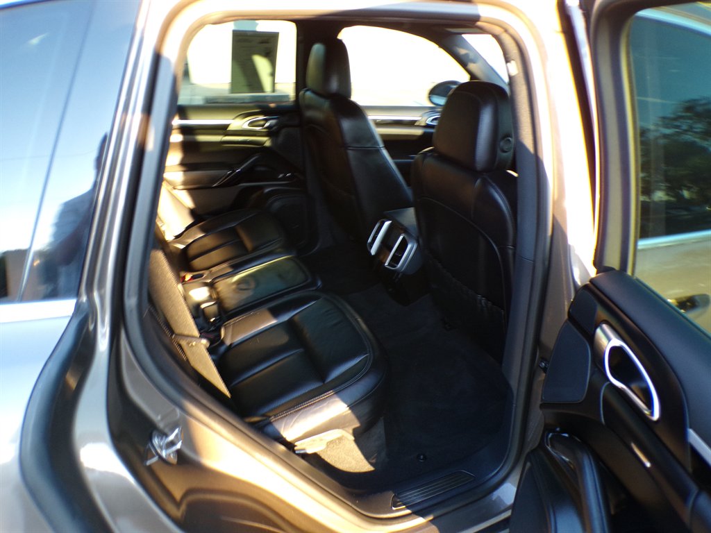 2016 Porsche Cayenne - $15,500