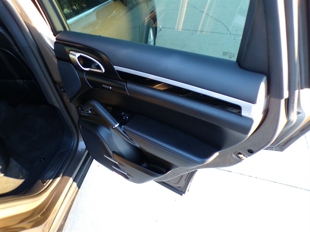 2016 Porsche Cayenne - $15,500