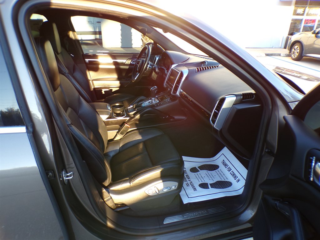 2016 Porsche Cayenne - $15,500