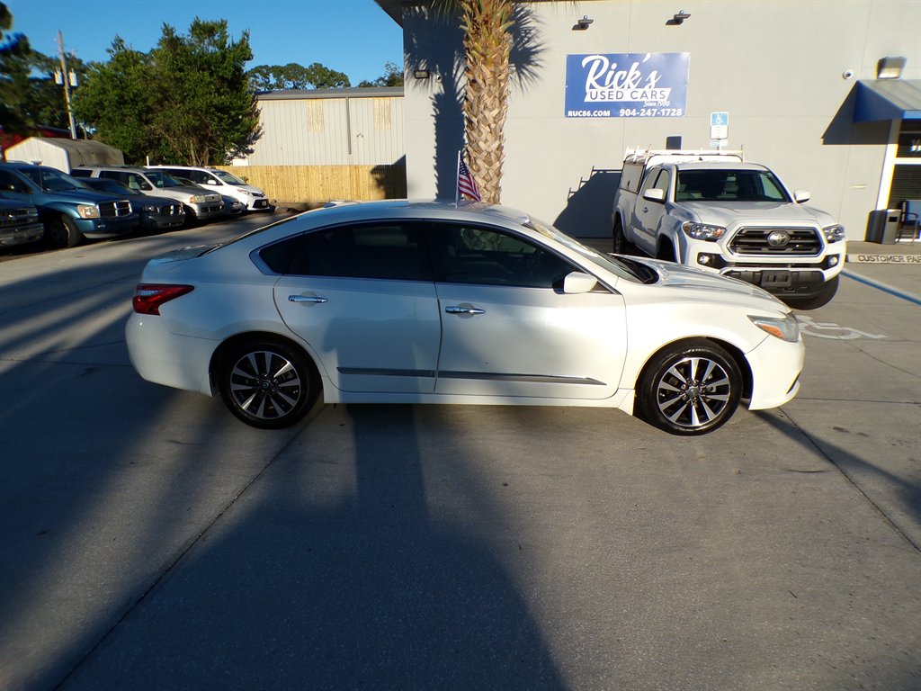 2017 Nissan Altima - $7,950