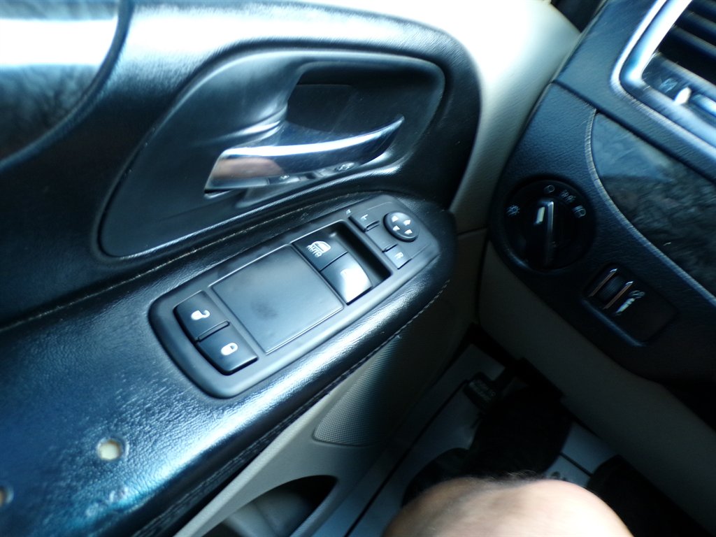2014 Dodge Grand Caravan - $7,950