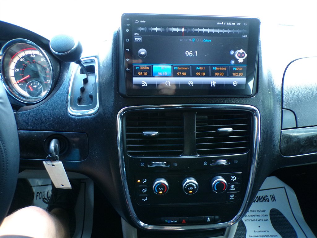 2014 Dodge Grand Caravan - $7,950