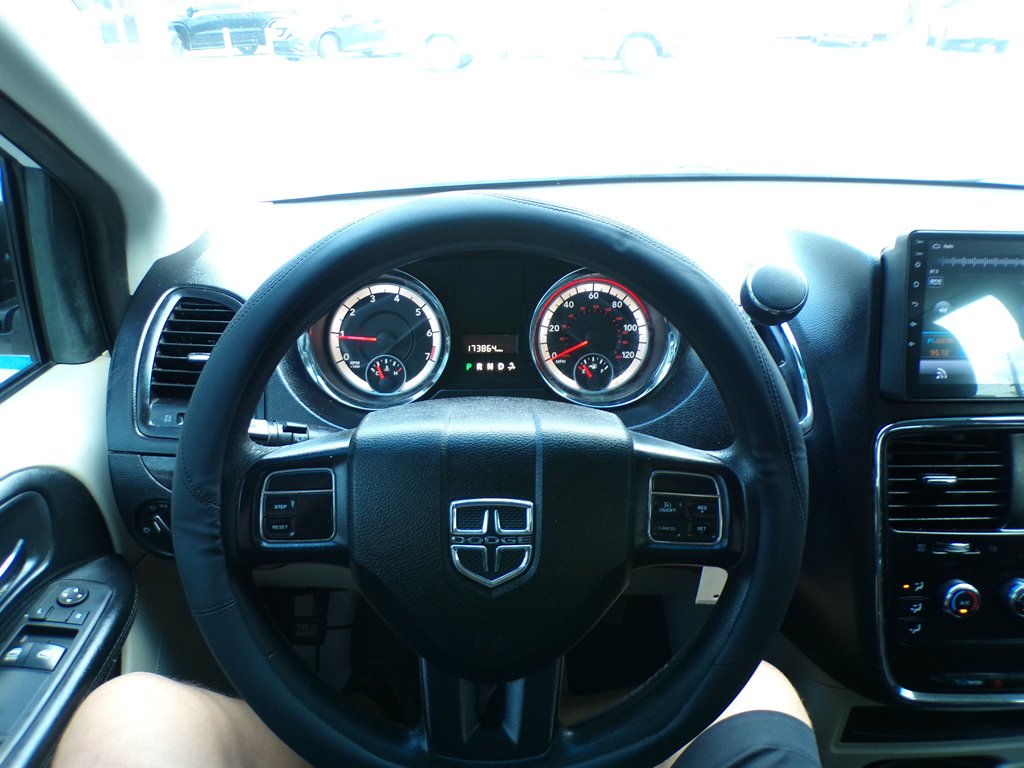 2014 Dodge Grand Caravan - $7,950