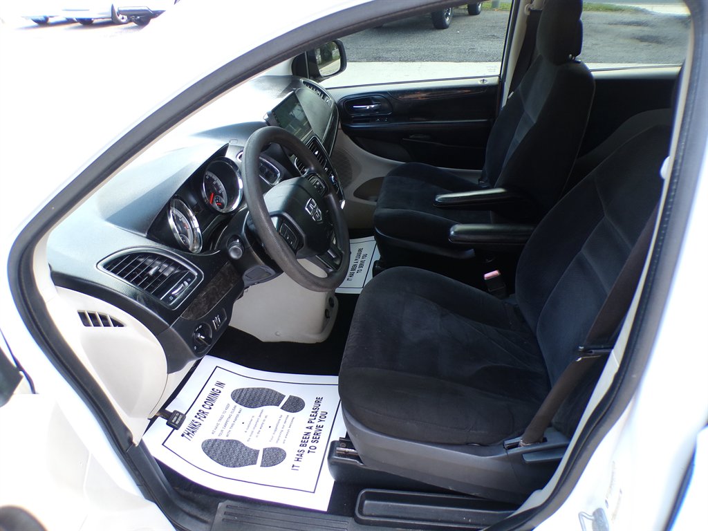 2014 Dodge Grand Caravan - $7,950