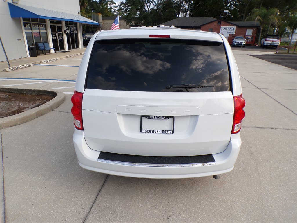 2014 Dodge Grand Caravan - $7,950