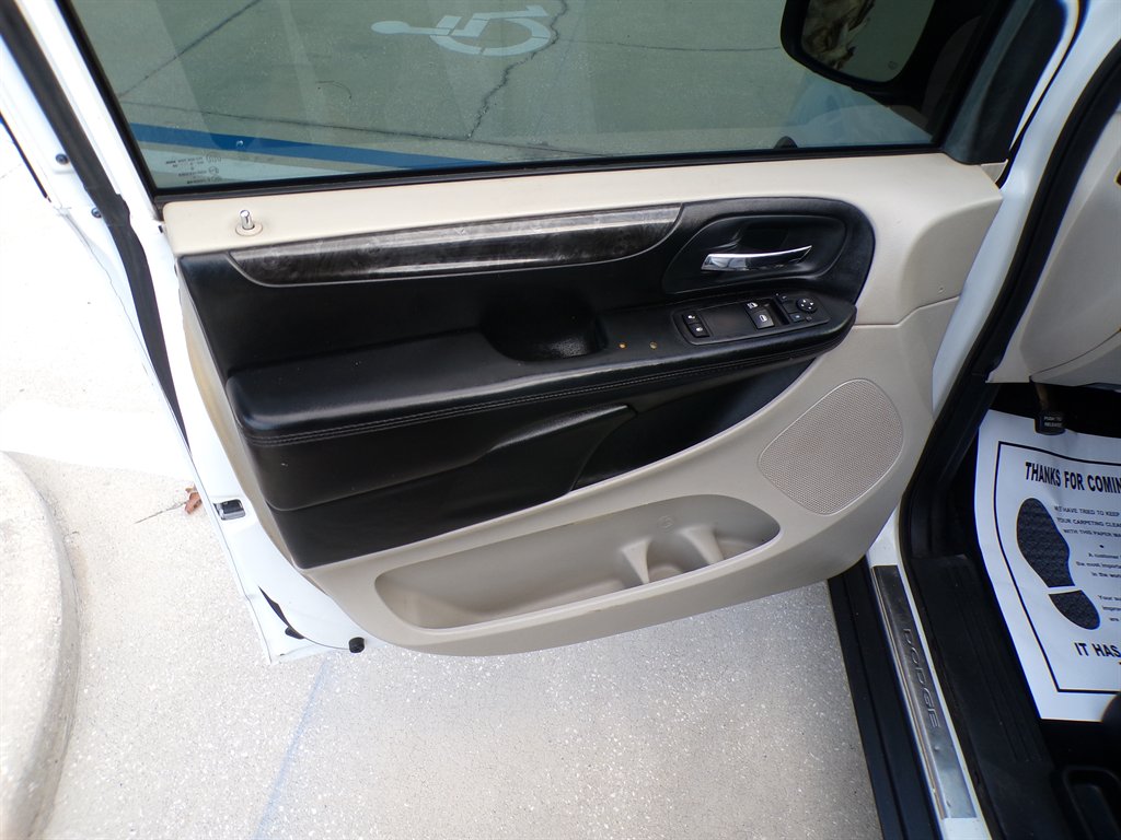 2014 Dodge Grand Caravan - $7,950