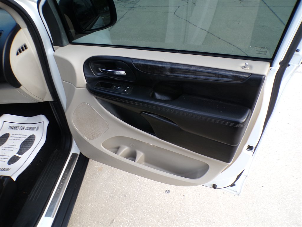 2014 Dodge Grand Caravan - $7,950