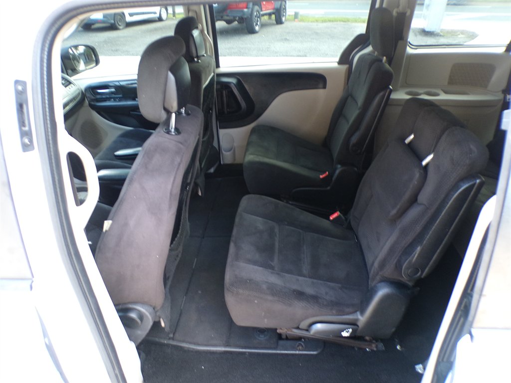 2014 Dodge Grand Caravan - $7,950