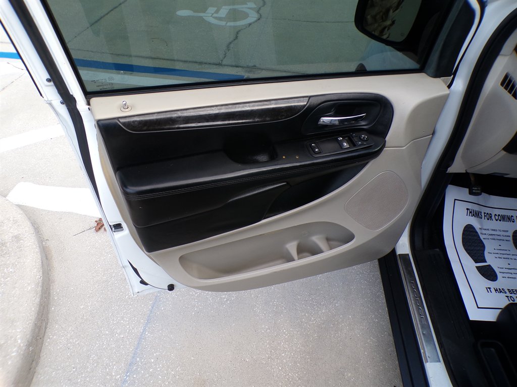 2014 Dodge Grand Caravan - $7,950