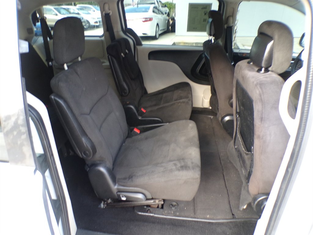 2014 Dodge Grand Caravan - $7,950
