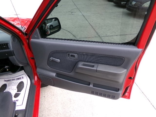 2002 Nissan Frontier SE-V6 photo