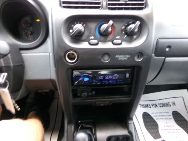2002 Nissan Frontier SE-V6 photo